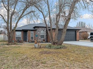 2906 Levi Ln, Bentonville, AR 72712