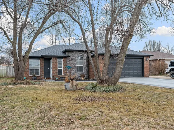 2906 Levi Ln, Bentonville, AR 72712