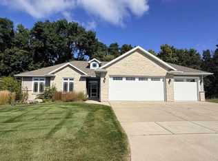 3327 Largo Ridge Dr, Green Bay, WI 54311