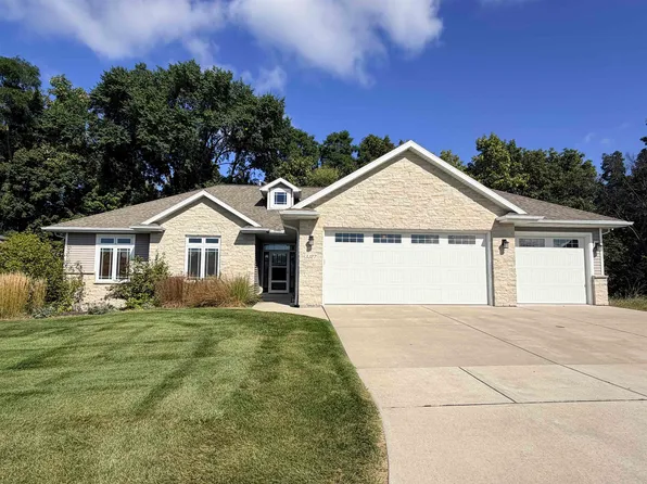 3327 Largo Ridge Dr, Green Bay, WI 54311