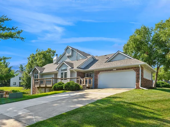 6856 Sharon Dr, Urbandale, IA 50322