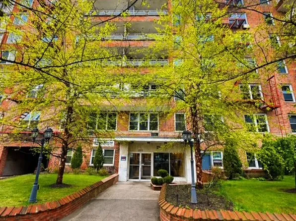 2815 Ocean Parkway image 1 of 13