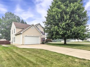 34900 Clear Creek Dr, North Ridgeville, OH 44039