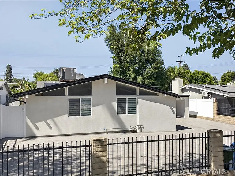16427 Clymer St — Photo 33