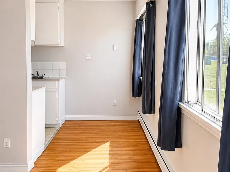 1160 Kingfisher Ave — Photo 10