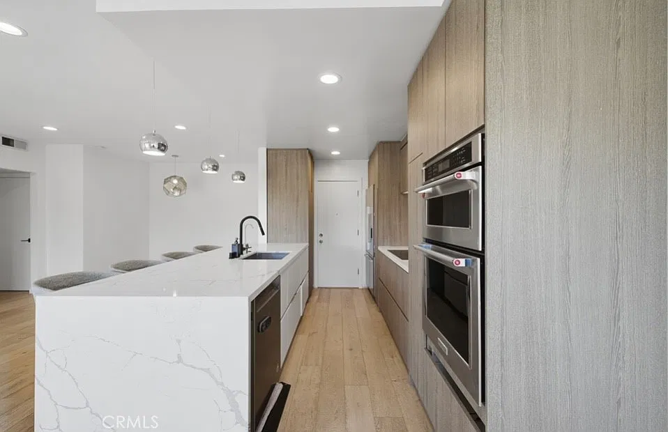 2 bed, 1061 sqft, $3,750 — Photo 4
