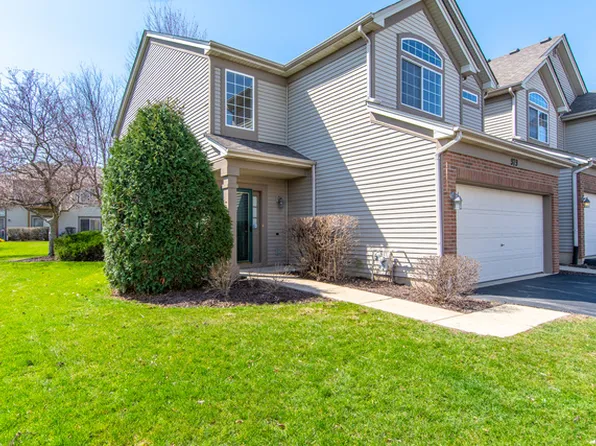 979 Parkhill Cir, Aurora, IL 60502