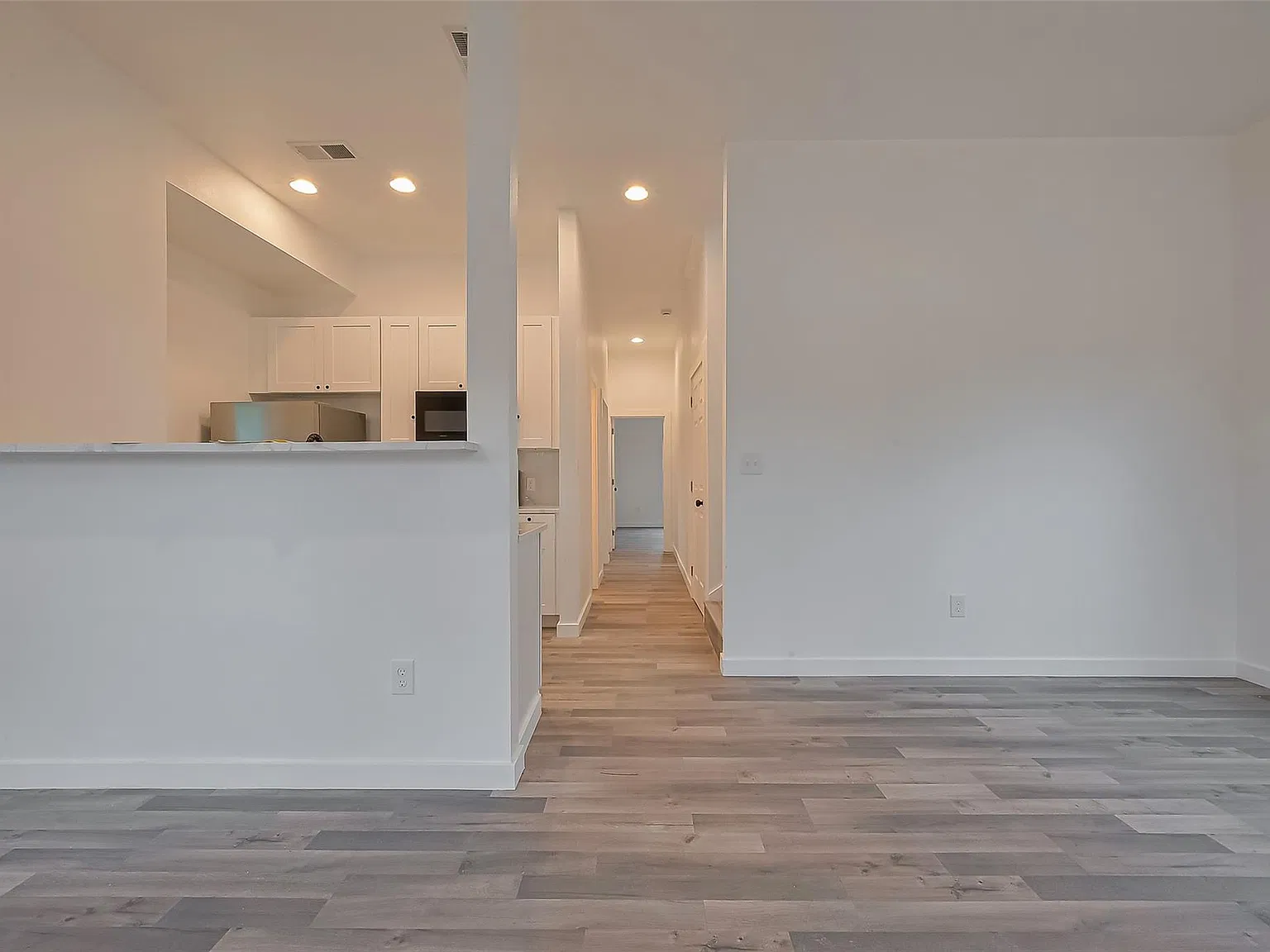 4 bed, 2.0 bath, 1634 sqft, $1,900 — Photo 3