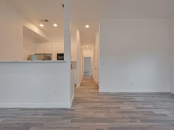 3rd image of 9009 Hilda St