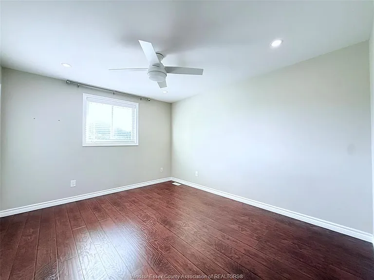 170 Diane Cres — Photo 13