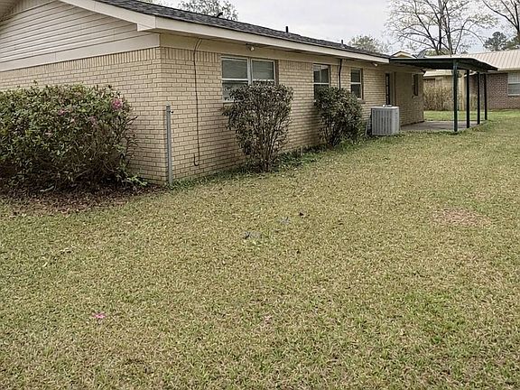 3rd image of 216 Colonial Dr