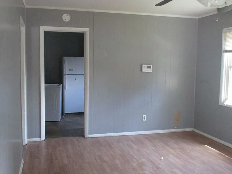 2112A Elvira St — Photo 2