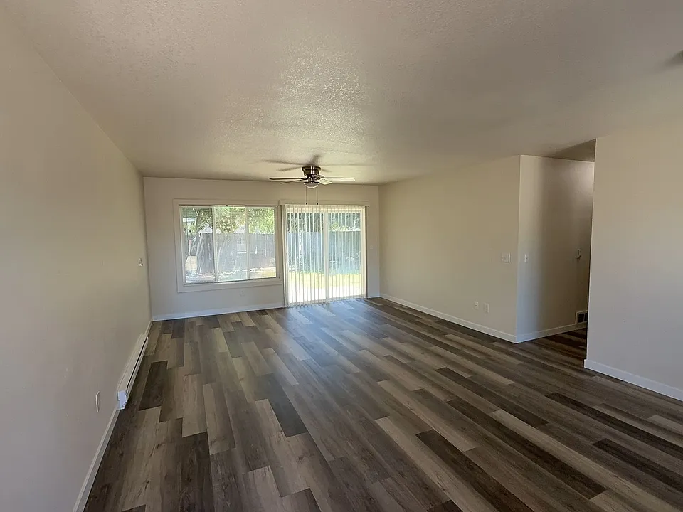 3322 Tierra Dr NE