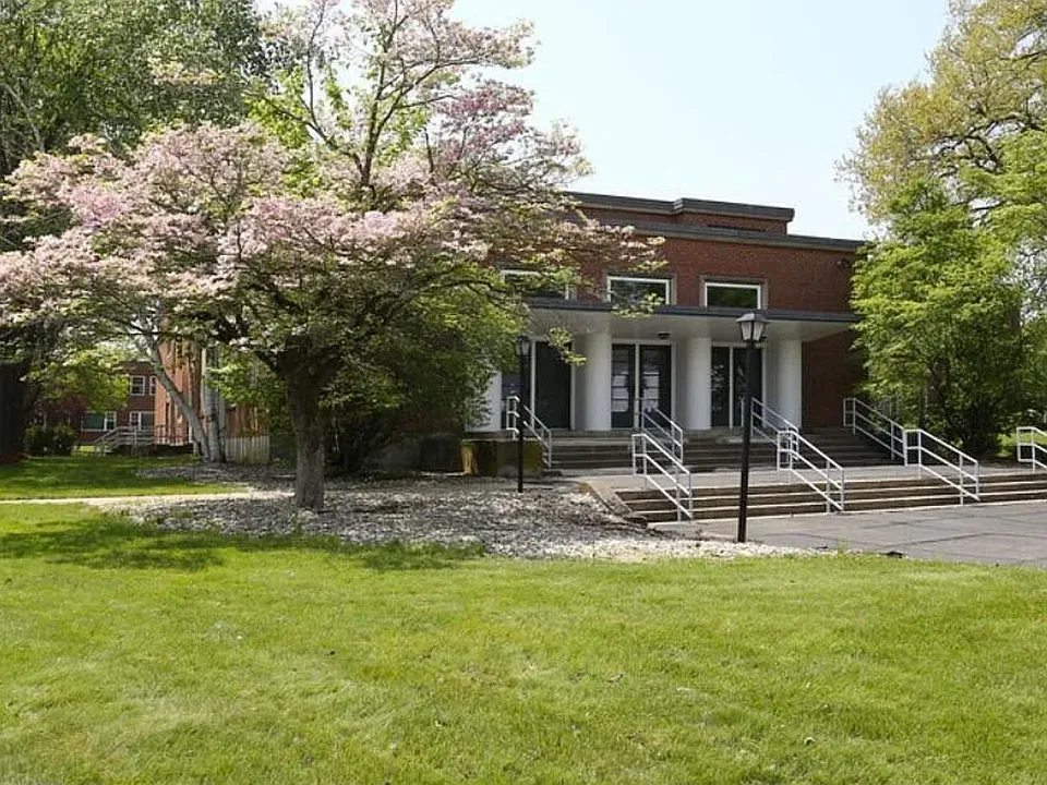 226 Prospect Street: Adult Living