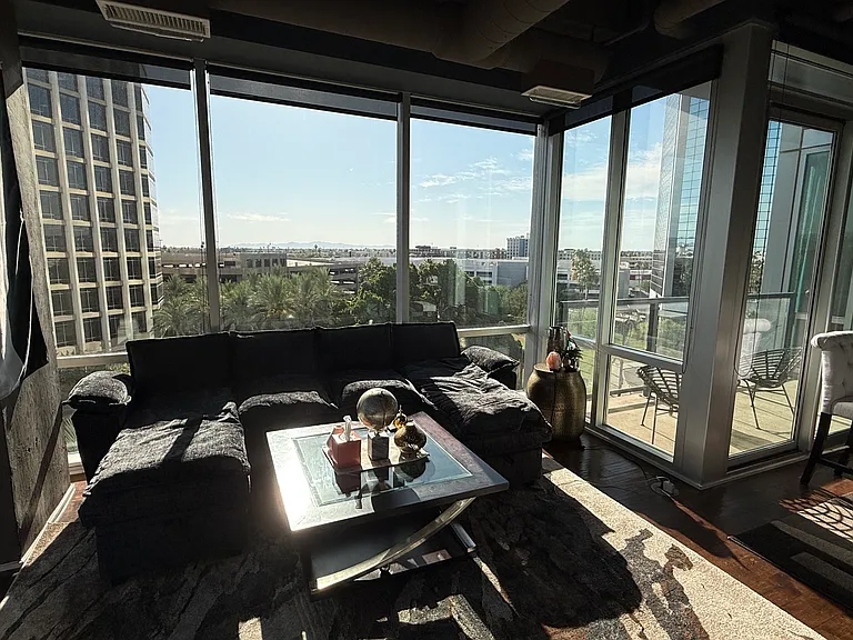 1 E Lexington Ave #510 — Photo 2