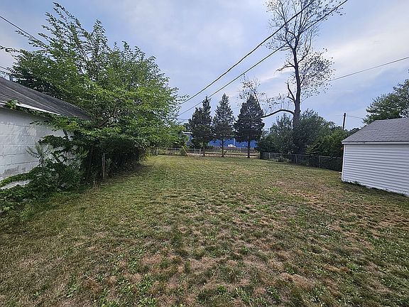 4th image of 2089 Norman Ave