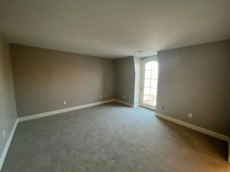 103 Thermos Ave #6 — Photo 7