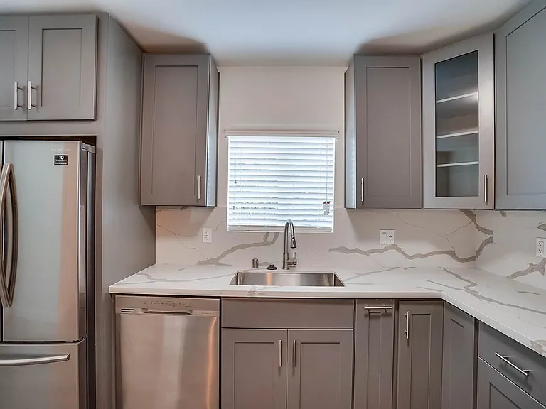 544 Evergreen St — Photo 2