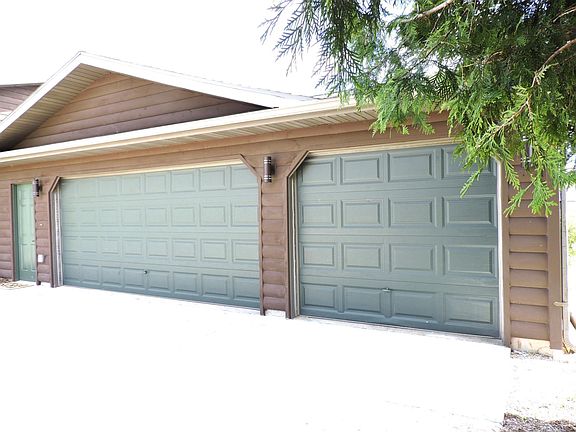 Attached 3 car garage!