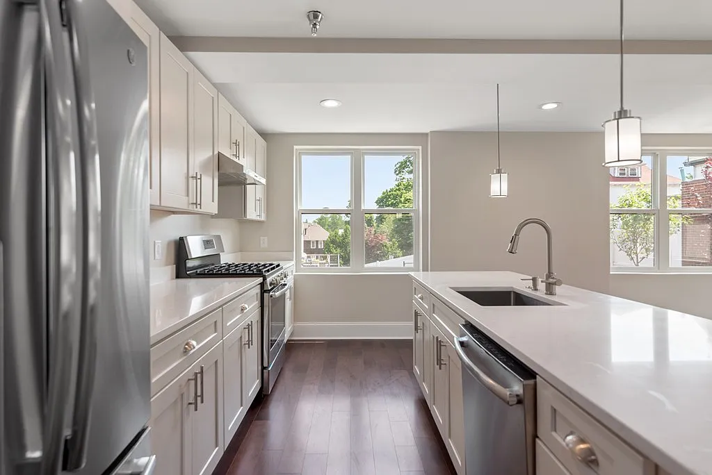 2 bed, 1.0 bath, 1097 sqft, $3,000 — Photo 2