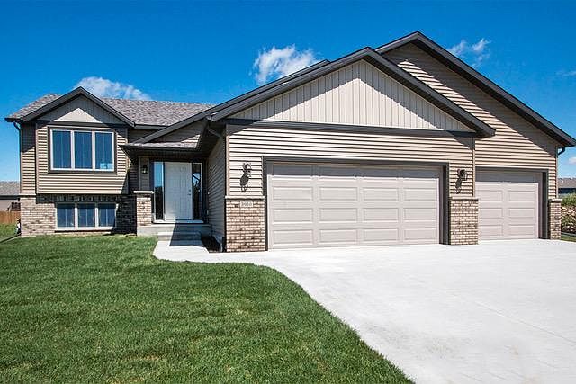 3910 Stone Point Dr. NE