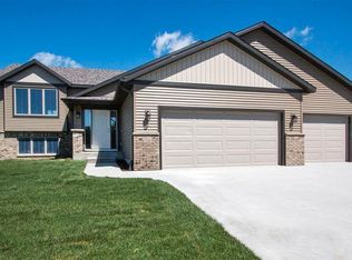 3910 Stone Point Dr NE, Rochester, MN 55906