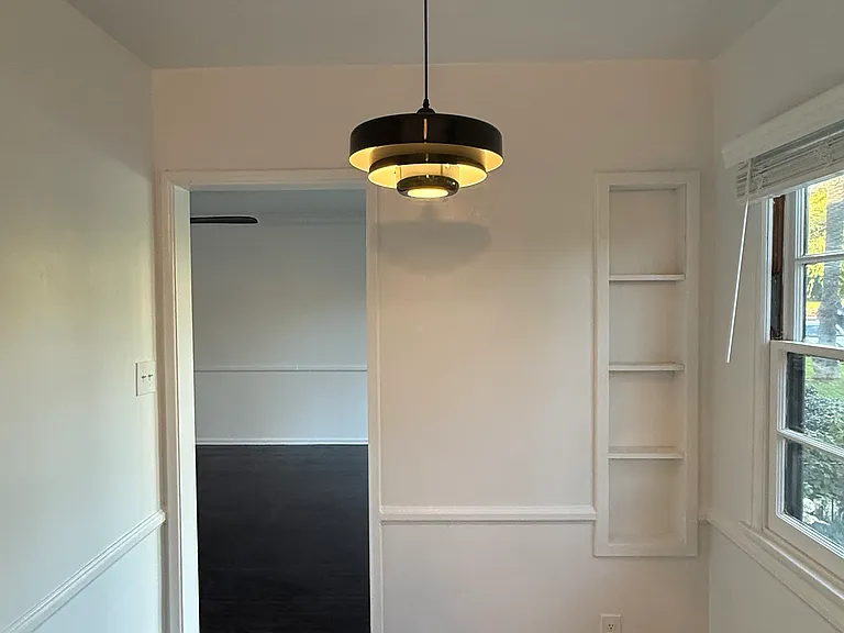 2269 N Beachwood Dr #101 — Photo 2