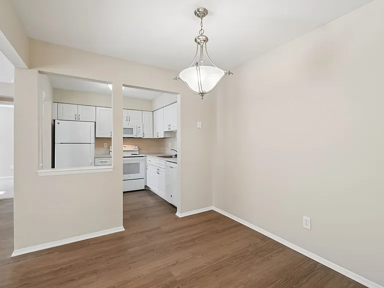Harbour Village Apartments — Photo 12