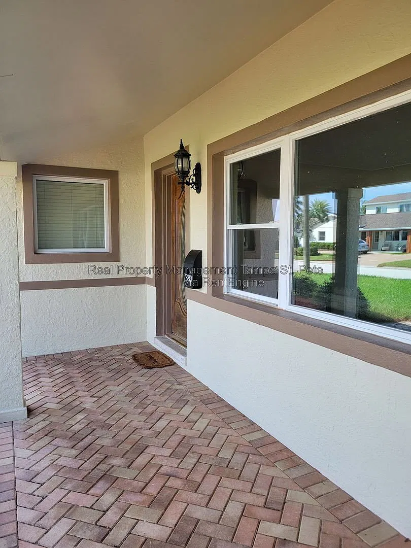 3 bed, 2.0 bath, 1660 sqft, $3,995 — Photo 4