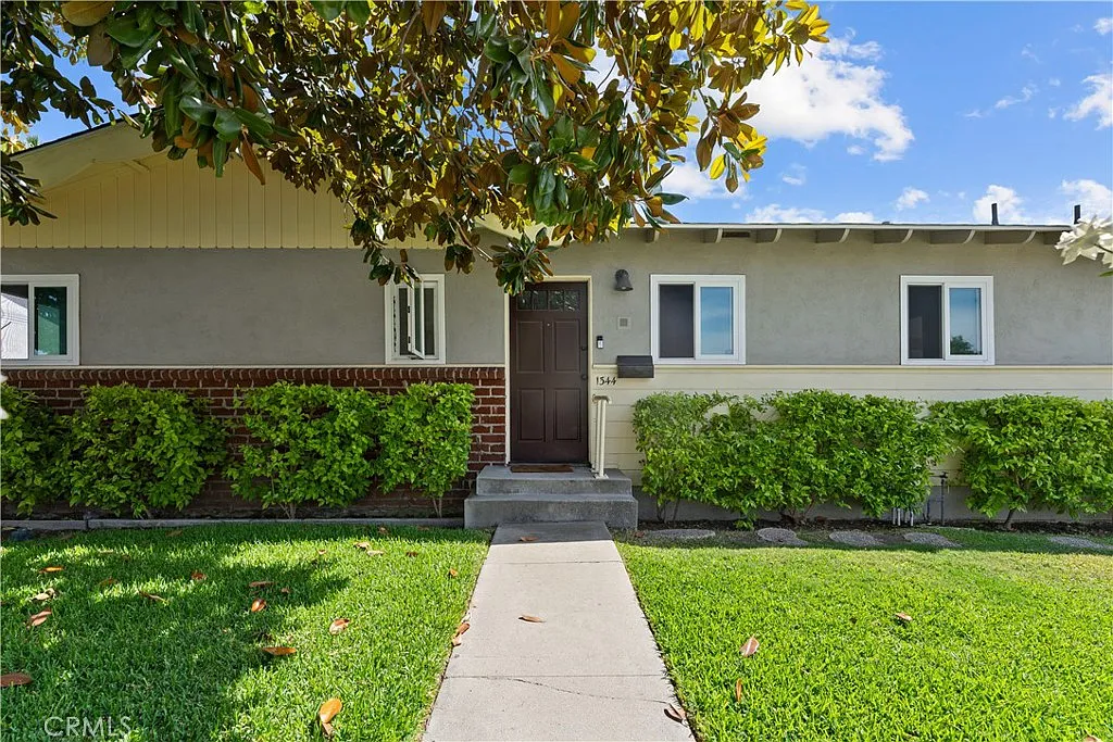 3 bed, 1350 sqft, $4,900 — Photo 3