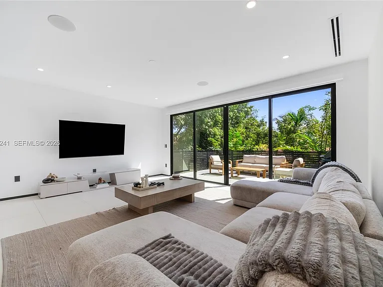 420 SW 15th Rd — Photo 18
