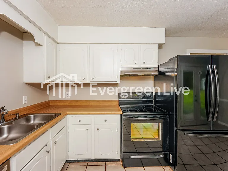 106 Meadowgreen Rd — Photo 4
