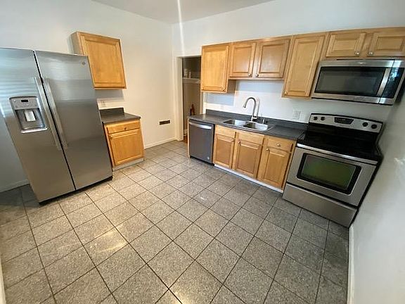 2nd image of 2567 Indianola Ave