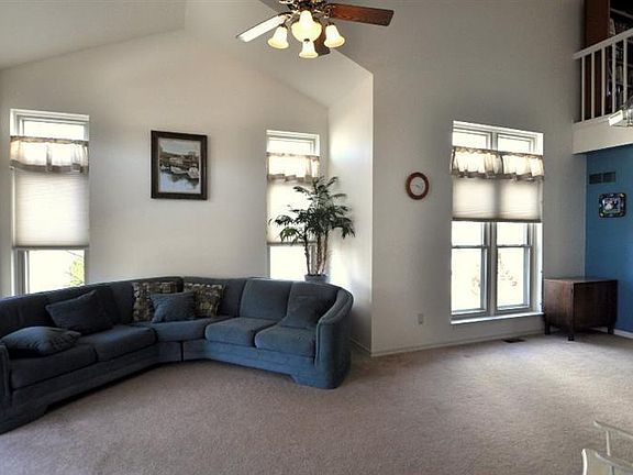 4th image of 8460 Farm Ln
