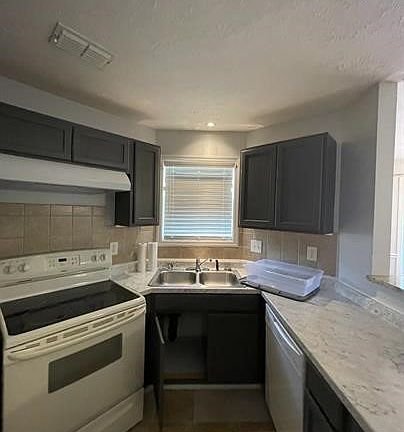 4th image of 979 Stewarts Creek Dr APT 9