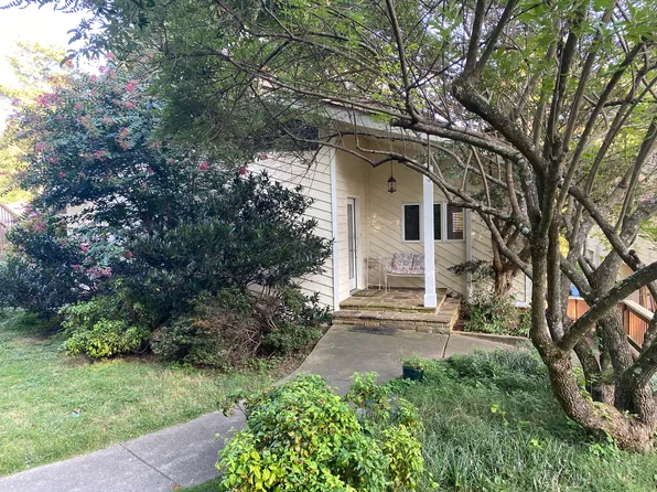 6379 Lakeview Dr, Buford, GA 30518