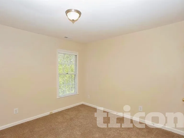 105 Saddlebridge Ln — Photo 7