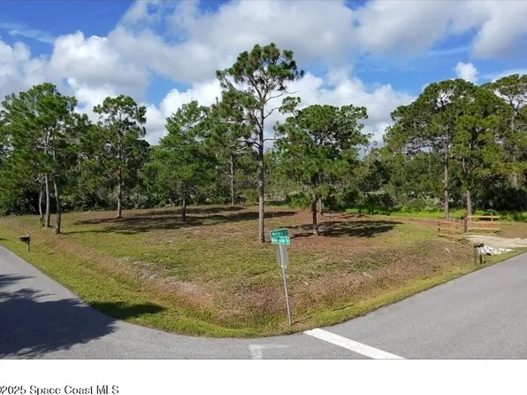 3625 Wisteria Ln, Micco, FL 32976