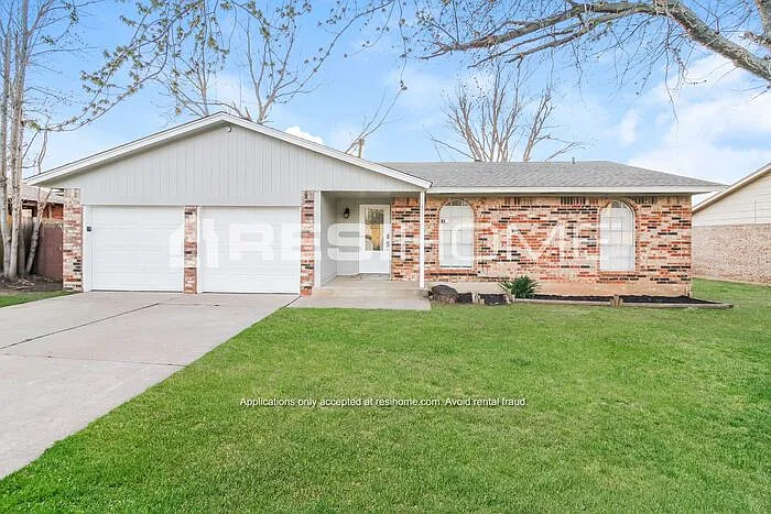 405 Lotus Ave — Photo 1