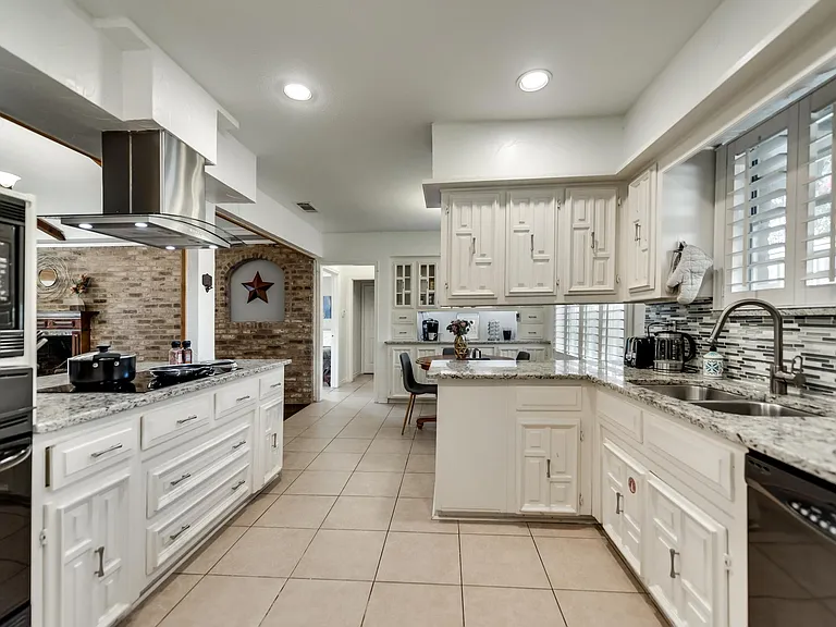 16095 Longvista Dr — Photo 16