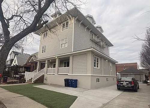 512 Beach 130 St Photo 1