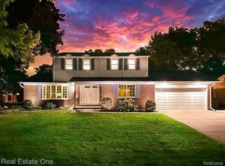 16790 Levan Rd, Livonia, MI 48154