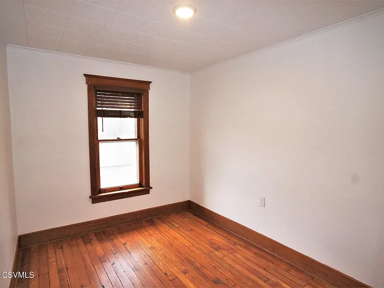 305 Walnut St — Photo 15