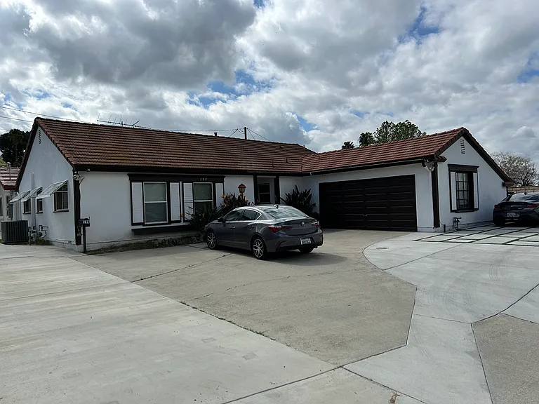 196 Barret Rd — Photo 3