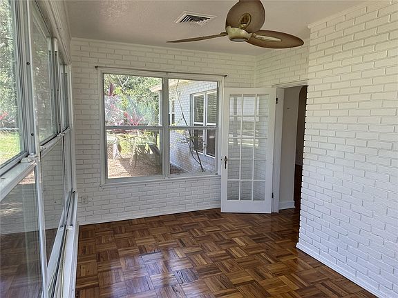 4th image of 134 E Graham Park Dr