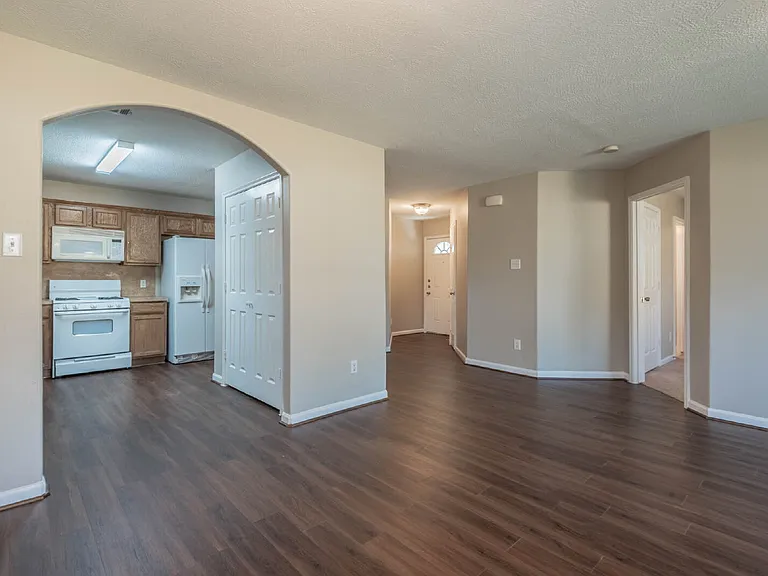 10233 Azalea Vlg — Photo 3