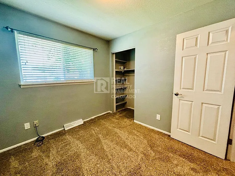 9301 Julian Way — Photo 6
