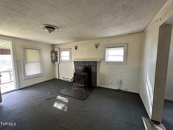 5th image of 702 Speedwell Rd