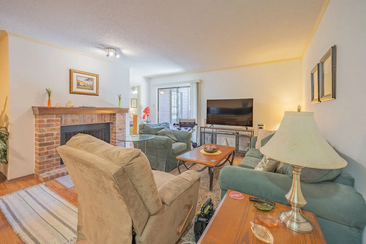 2 bed, 2.0 bath, 1160 sqft, $1,200 — Photo 4