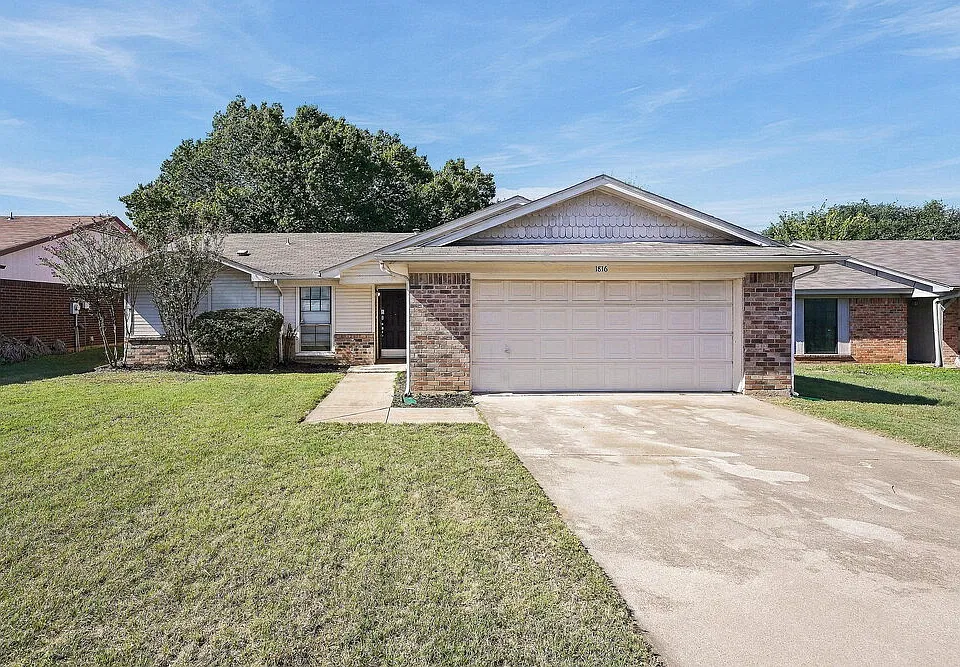 1816 Hunting Green Dr